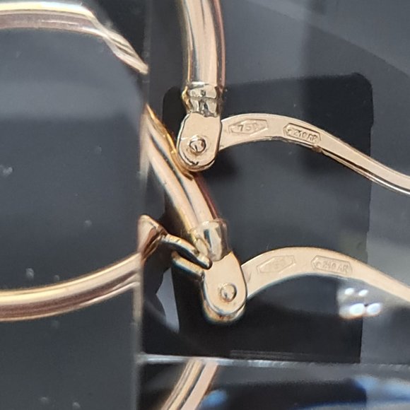 Gold hoop earring - Picture 4 of 16